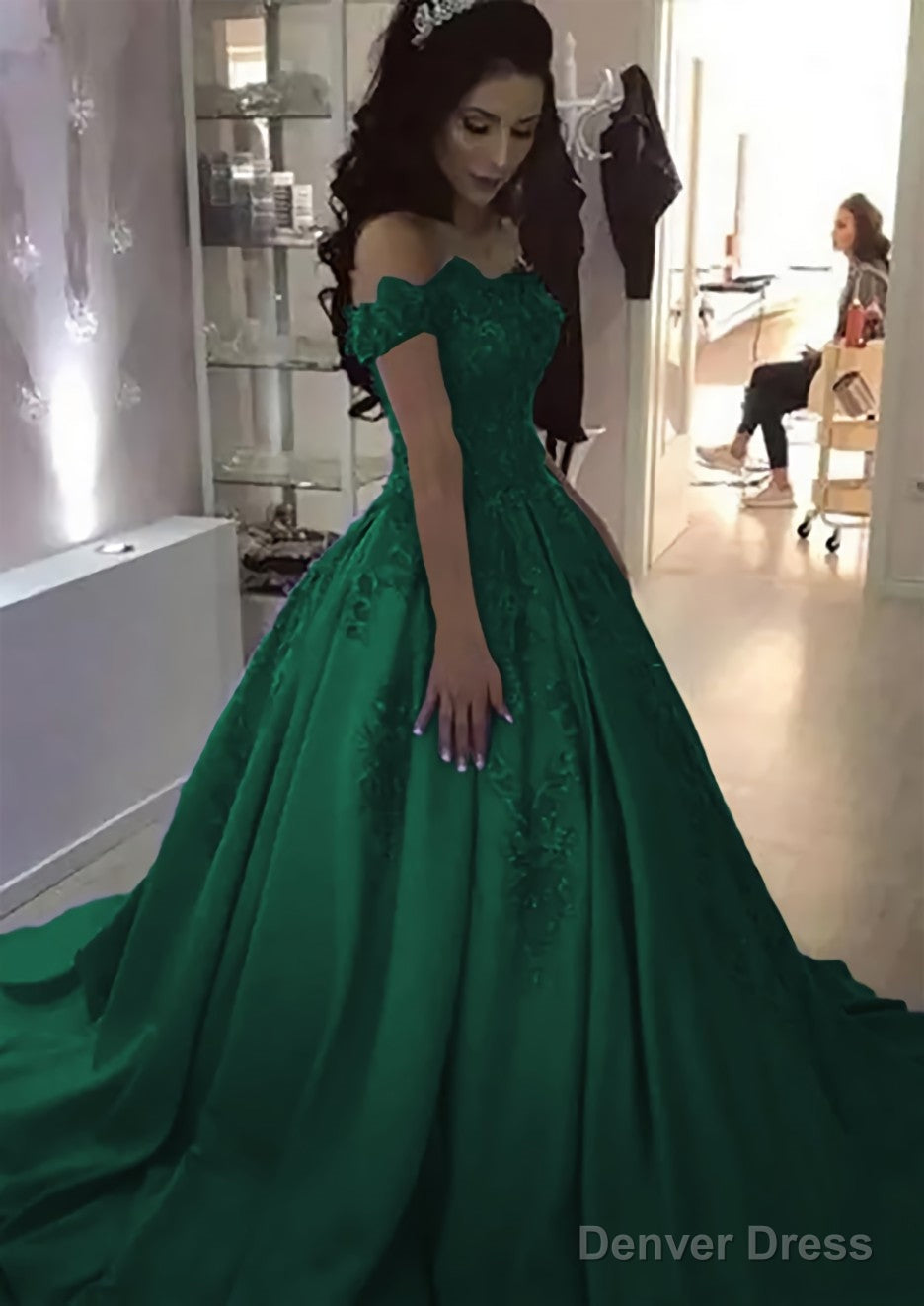 Ball Gowns Off The Shoulder Sleeveless Sweep Train Satin Prom Dresses With Appliqued Beading