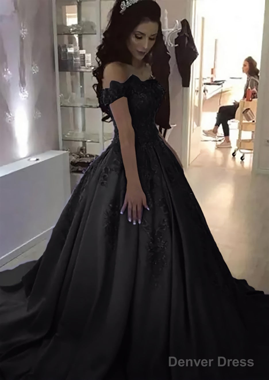 Ball Gowns Off The Shoulder Sleeveless Sweep Train Satin Prom Dresses With Appliqued Beading