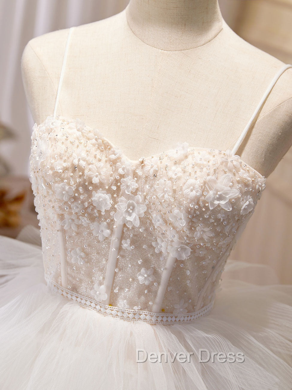 Ball Gowns Princess Tulle White Long Prom Dresses With Beading Flower Cascading Ruffles