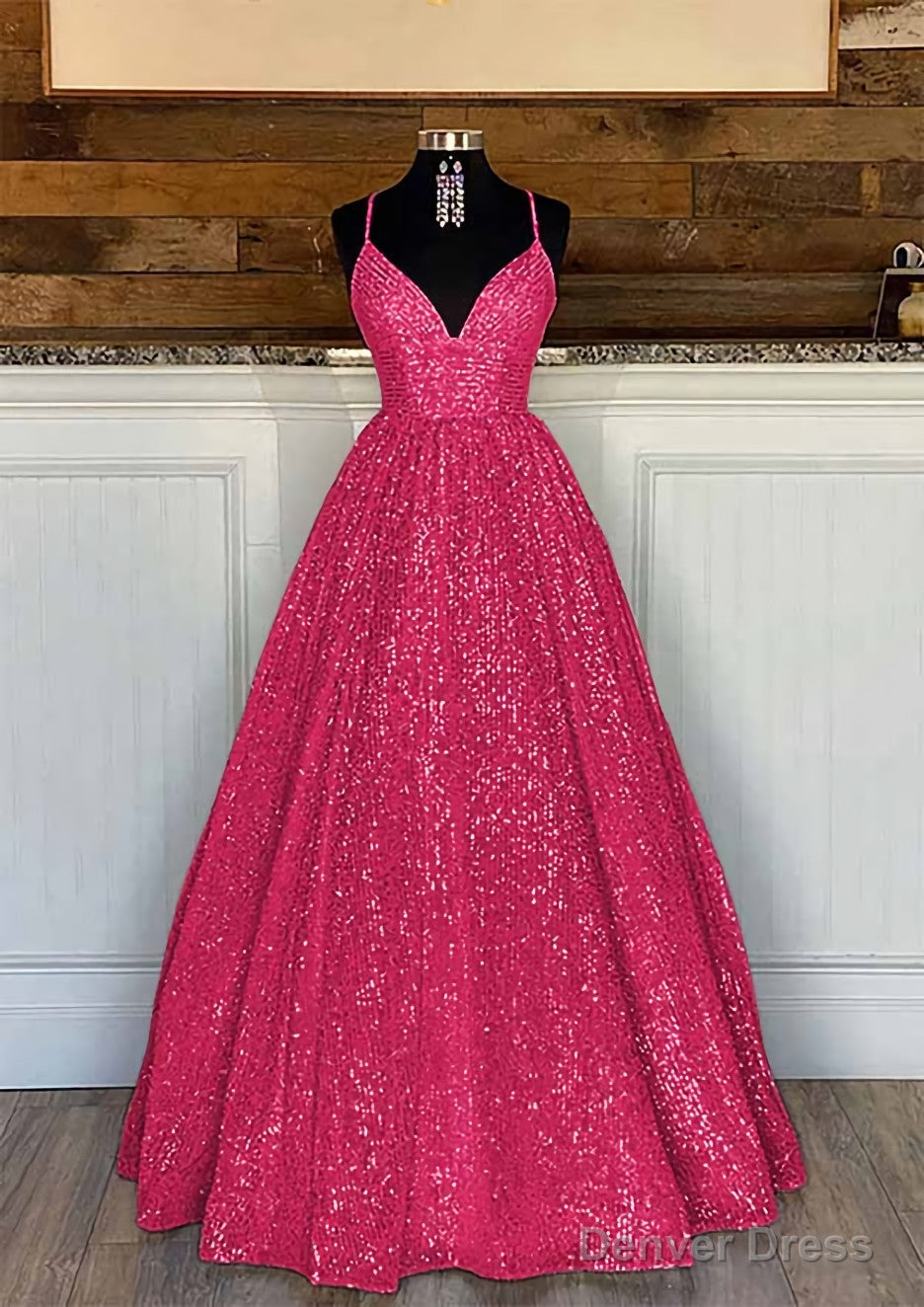 Ball Gowns Sleeveless V Neck Long Floor Length Sequined Sparkling Prom Dresses With Pleated