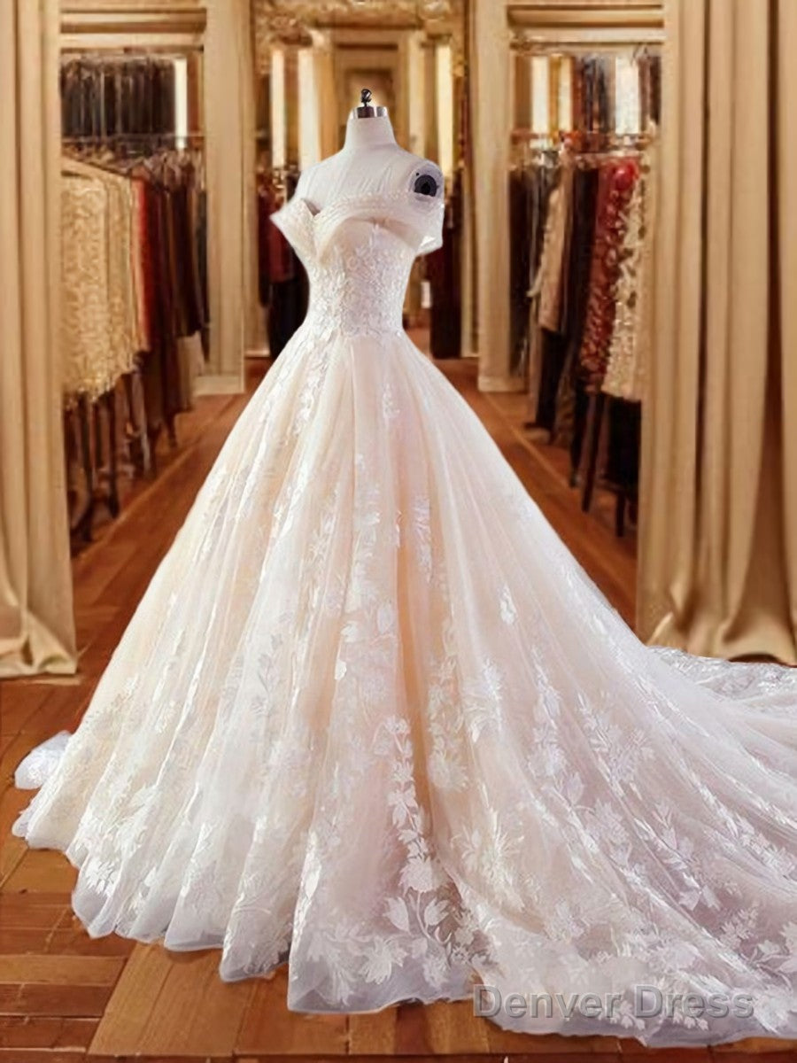 Ball-Gowns Sweetheart Appliques Lace Court Train Lace Wedding Dresses Main image