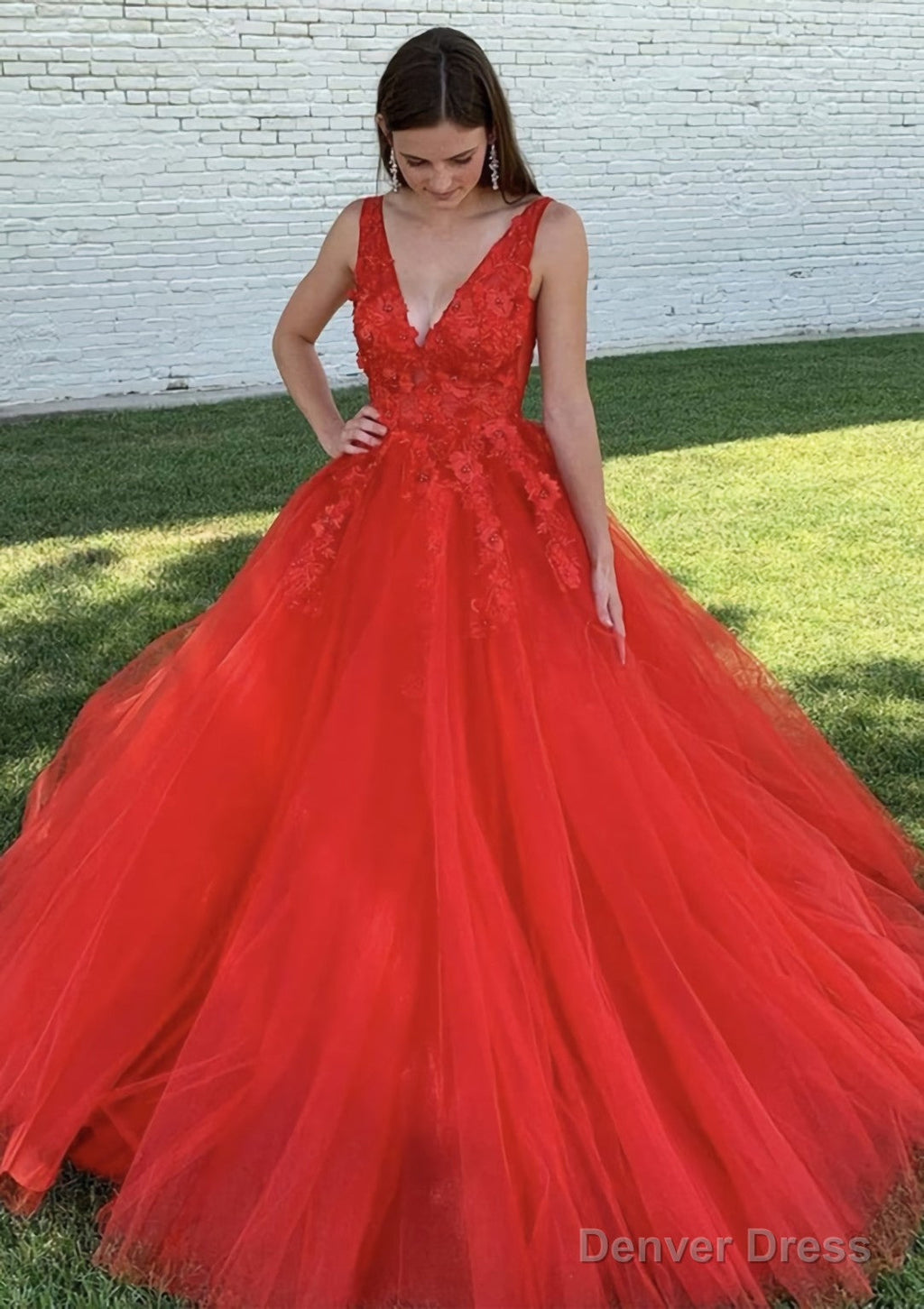 Ball Gowns V Neck Court Train Lace Tulle Prom Dresses With Appliqued Beading