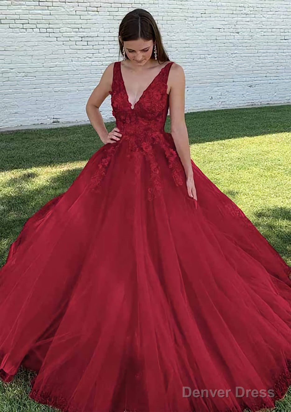 Ball Gowns V Neck Court Train Lace Tulle Prom Dresses With Appliqued Beading