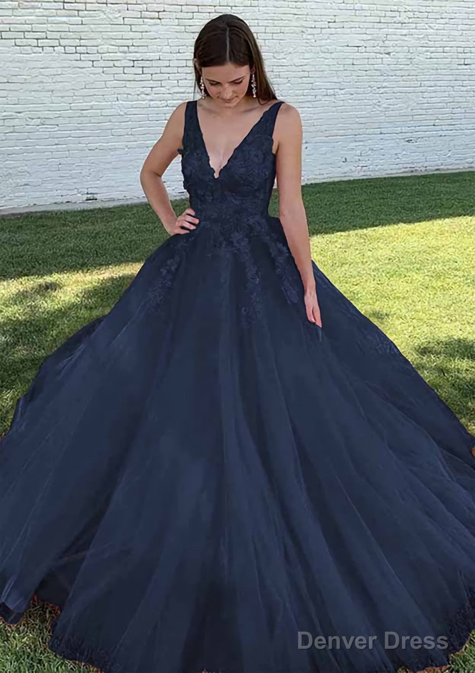 Ball Gowns V Neck Court Train Lace Tulle Prom Dresses With Appliqued Beading