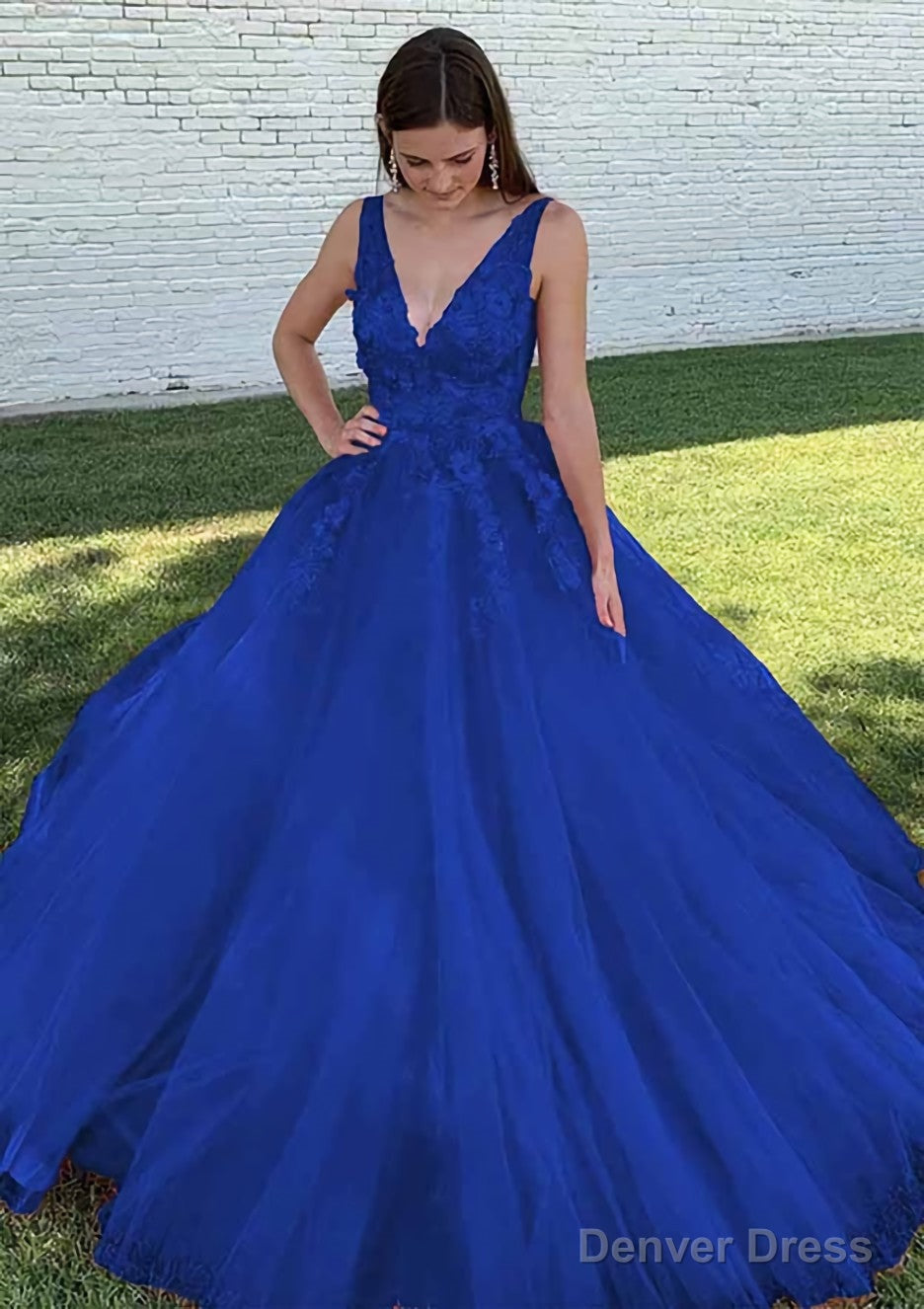 Ball Gowns V Neck Court Train Lace Tulle Prom Dresses With Appliqued Beading