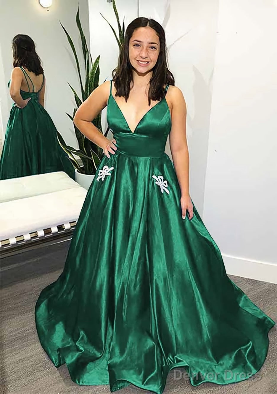 Ball Gowns V Neck Spaghetti Straps Sweep Train Satin Prom Dresses With Pockets Beading