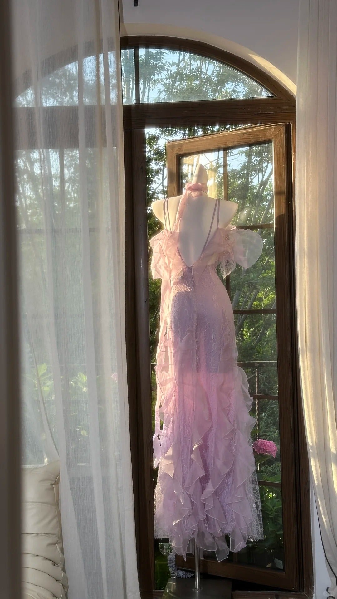 Beautiful Lavender Deep V-Neck Suspender Lace Ruffled Mermaid Prom Dresses