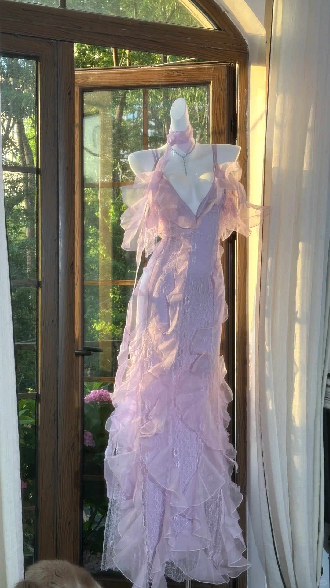 Beautiful Lavender Deep V-Neck Suspender Lace Ruffled Mermaid Prom Dresses