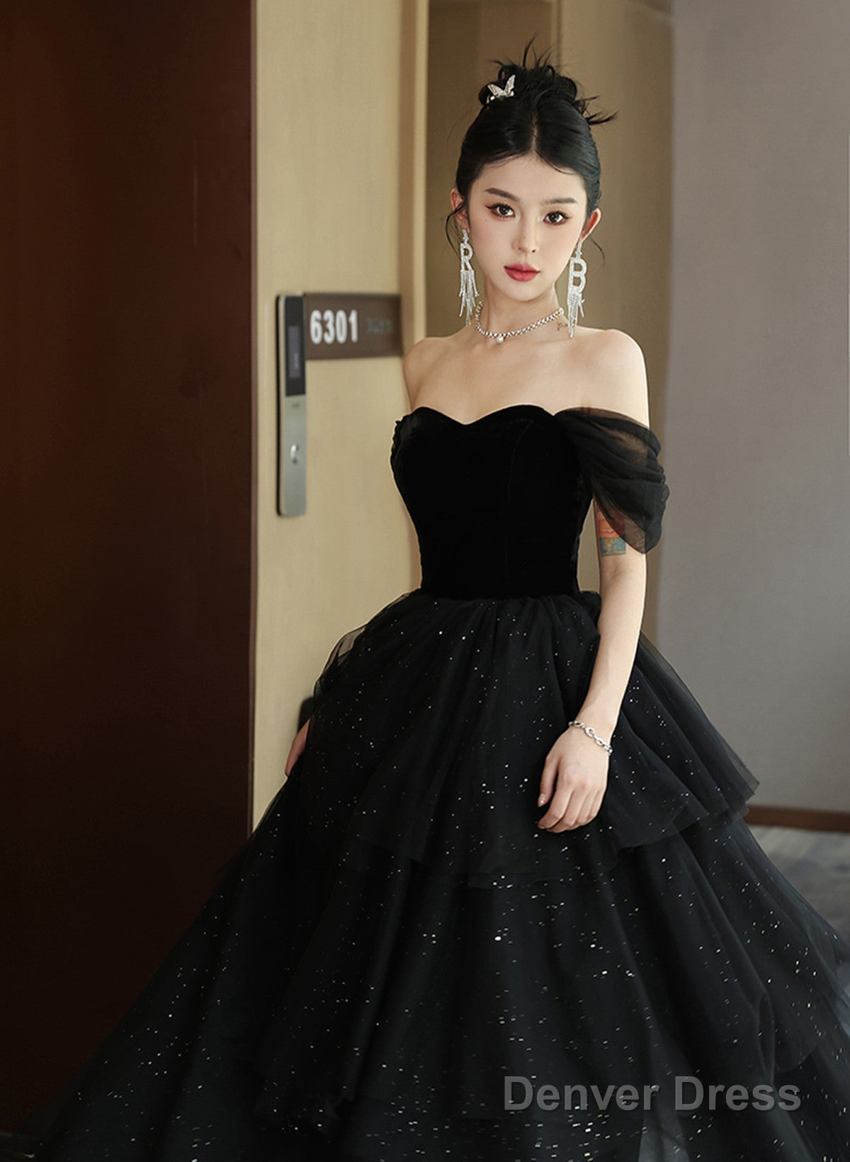 Black Off Shoulder Sweetheart Velvet And Tulle Prom Dress, Black Sweet 16 Dress Main image