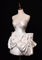 Bow Ivory A Line Sweetheart Neck Lace Satin Mini Homecoming Dress Cocktail Dresses