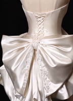 Bow Ivory A Line Sweetheart Neck Lace Satin Mini Homecoming Dress Cocktail Dresses