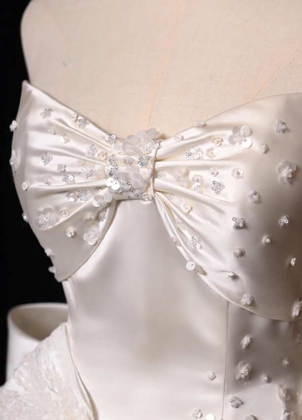 Bow Ivory A Line Sweetheart Neck Lace Satin Mini Homecoming Dress Cocktail Dresses