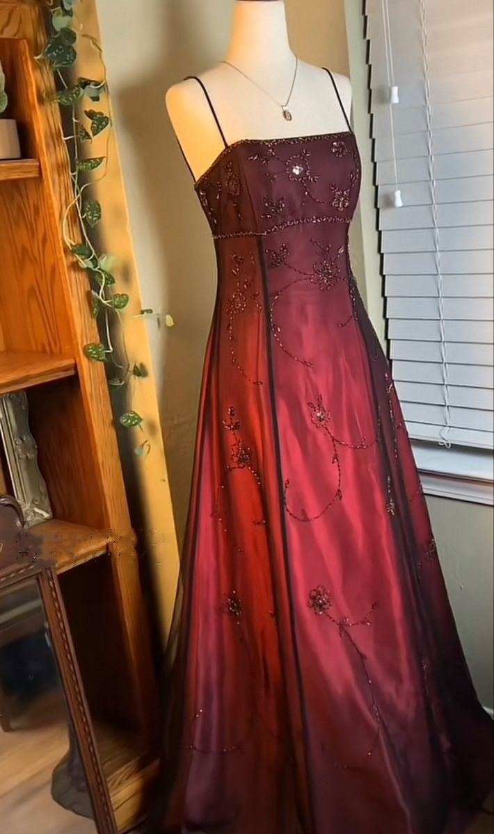 Burgundy Spaghetti Straps Exquisite Beaded Long Tulle Ball Gowns Prom Dress Main image