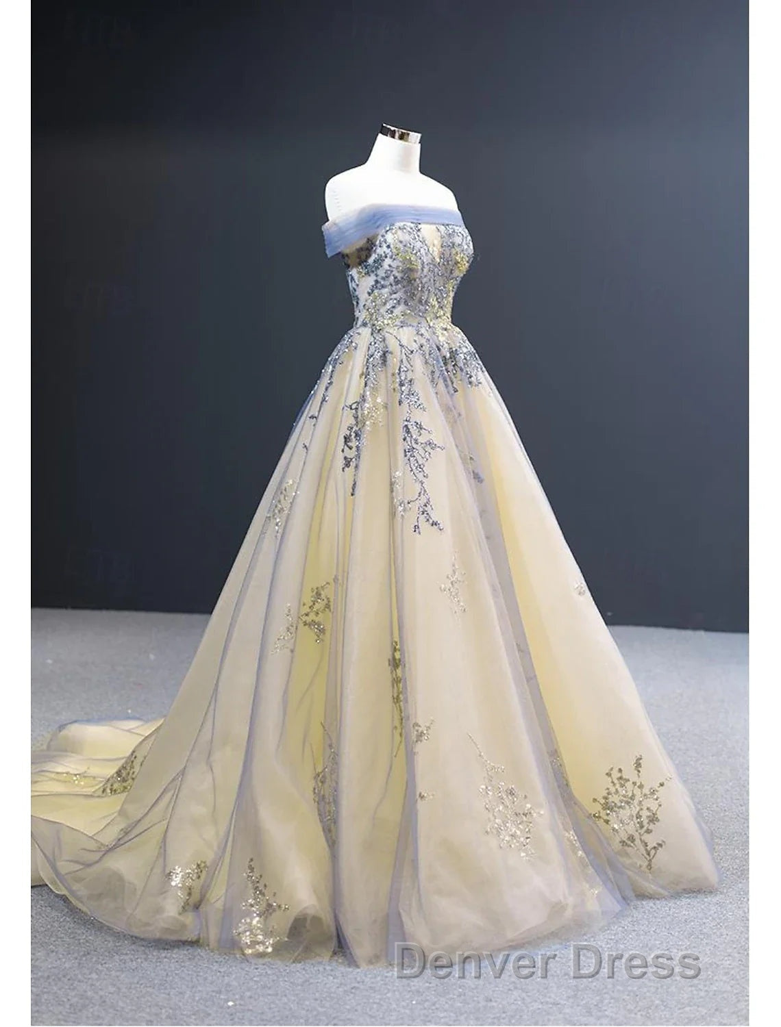 Buyishang A-Line Wedding Guest Dresses Vintage Dresses Wedding Sweep / Brush Train Sleeveless V Neck Satin with Pleats