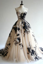 Light Champagne A-Line Sweetheart Neckline Tulle Applique Wedding Dresses, Vintage Long Prom Gowns