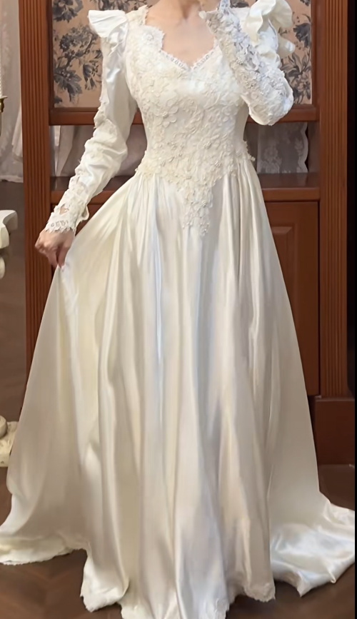 Chic A-Line Long Wedding Dress Satin V-Neck White Bridal Gown Lace Long Sleeves Bridal Dresses Secondary image
