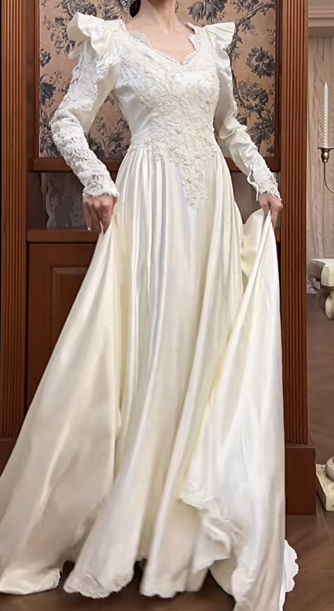 Chic A-Line Long Wedding Dress Satin V-Neck White Bridal Gown Lace Long Sleeves Bridal Dresses