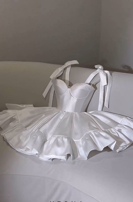 Chic A Line Satin Straps Short White Homecoming Dresses 20Th Birthday Outfits