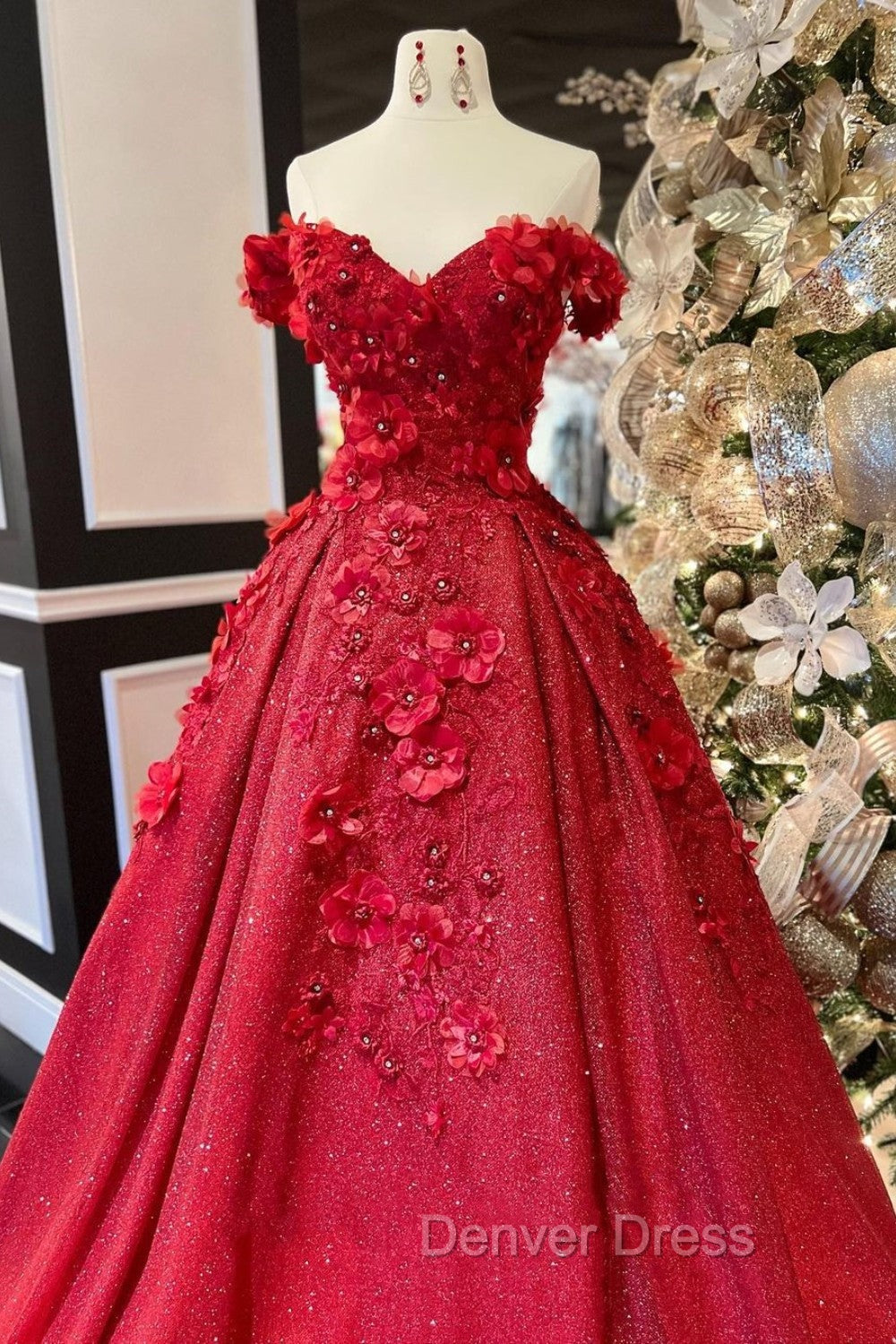 Chic Ball Gown V Neck Beads Appliques Red Off-the-Shoulder Long Quinceanera Dresses With Petticoat Secondary image