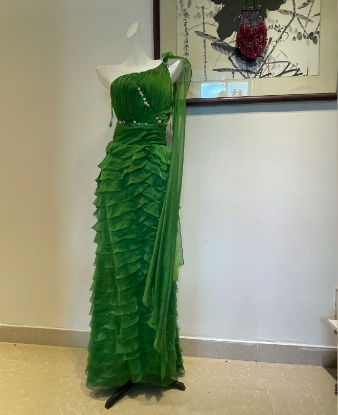 Chic Dark Green One-Shoulder Layered Ruffle Chiffon Long Prom Dresses Evening Dresses Main image
