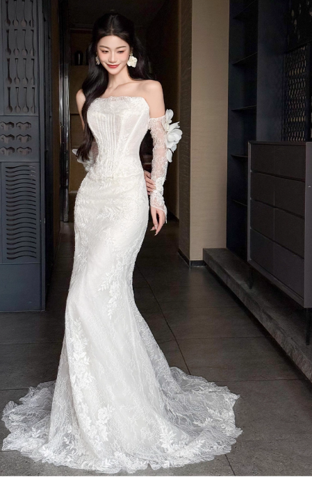 Chic Mermaid Long Wedding Dress Lace Strapless White Bridal Gown Appliques Sleeveless Bridal Dresses Main image