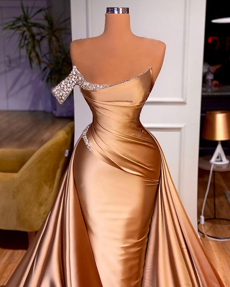 Chic One Shoulder Beaded Mermaid Prom Dress With Court Train Secondary image