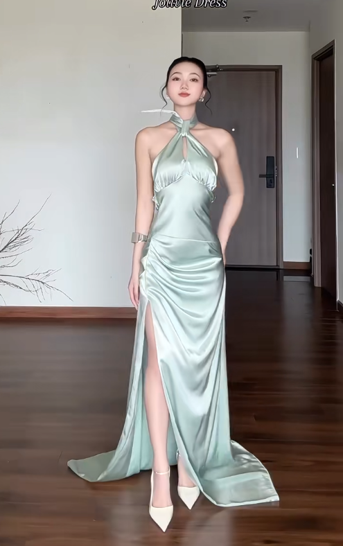 Chic Sheath Green Wedding Guest Dress Satin Halter Long Prom Dresses