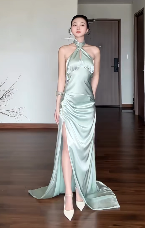 Chic Sheath Green Wedding Guest Dress Satin Halter Long Prom Dresses