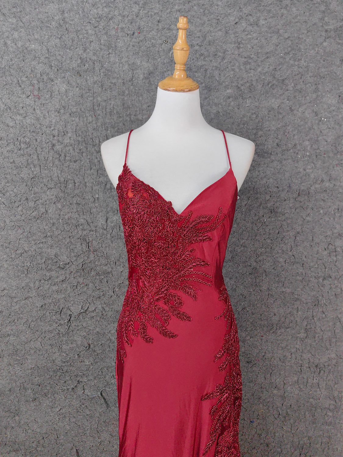 Classic Burgundy Mermaid Spaghetti Strap V-Neck Embroidered Satin Long Prom Dresses Evening Dresses