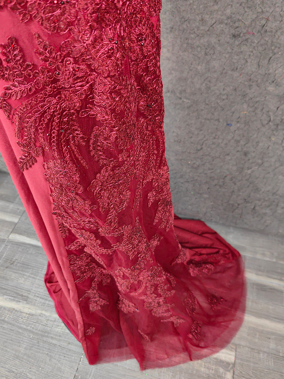 Classic Burgundy Mermaid Spaghetti Strap V-Neck Embroidered Satin Long Prom Dresses Evening Dresses