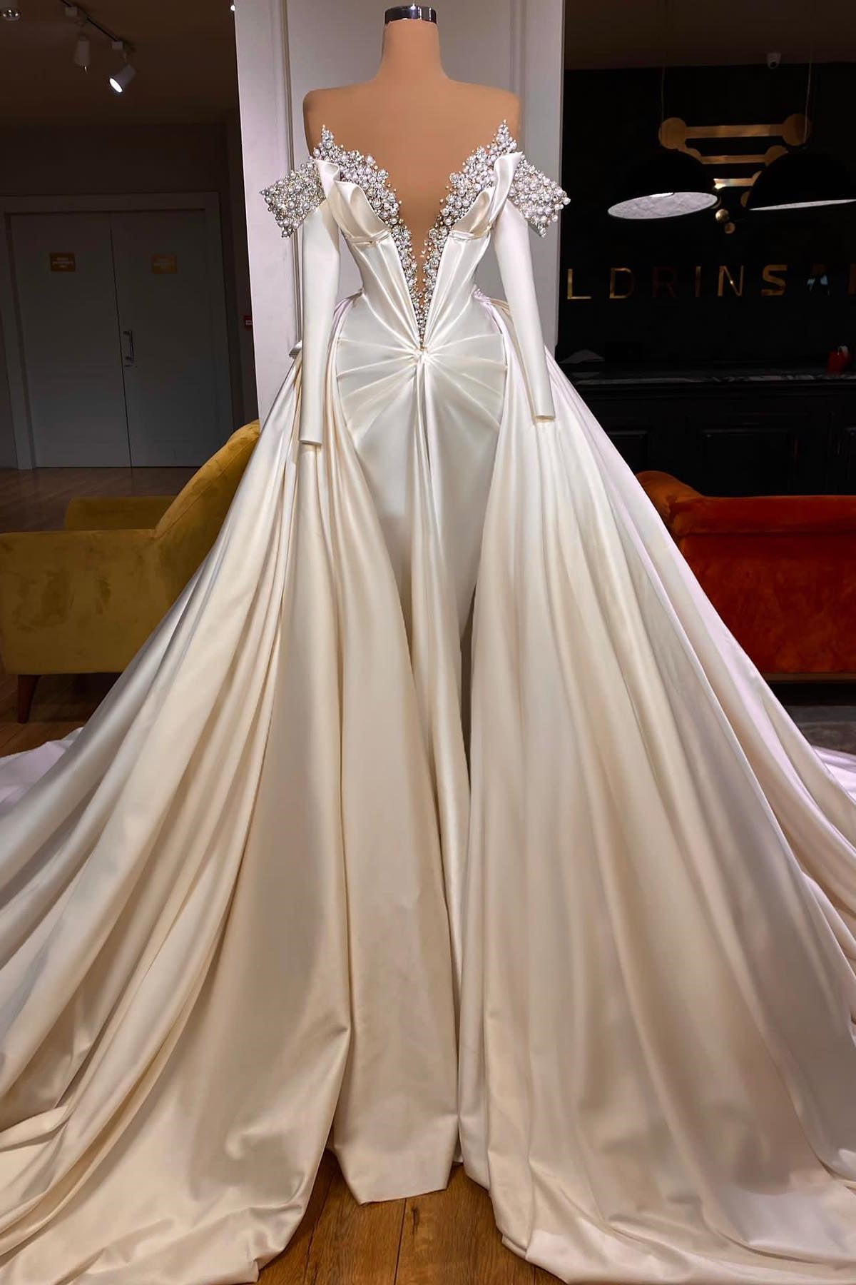Classic V-Neck Long Sleeves Prom Dresses With Beads Main image