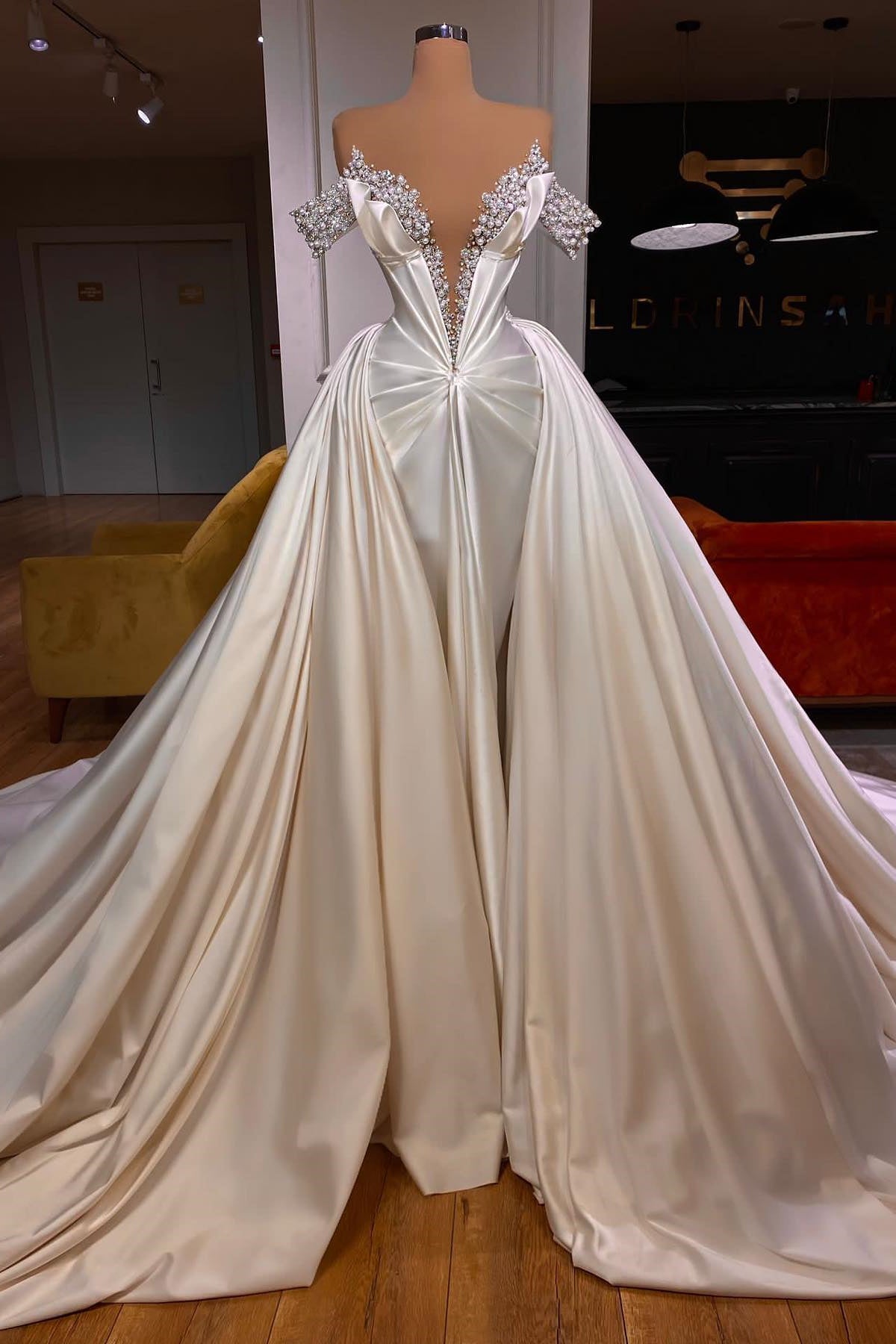 Classic V-Neck Off-The-Shoulder Prom Dresses With Beads Main image