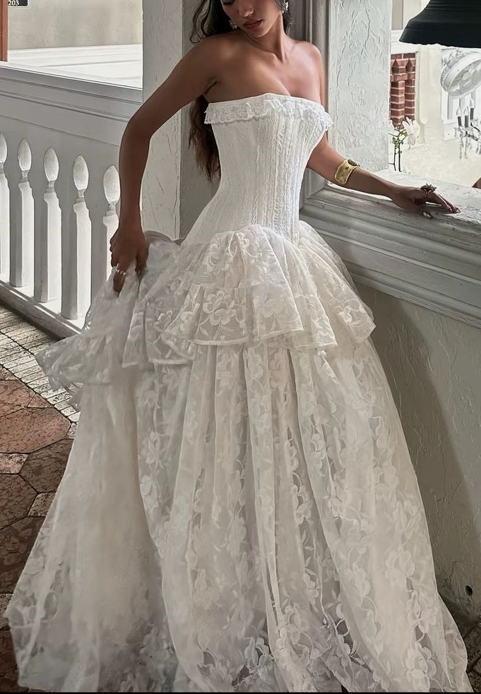 Classic White Lace Strapless Wedding Dresses Sleeveless Bridal Gowns Main image