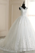Classic White V neck Sleeveless Ball Gowns Lace Wedding Dresses