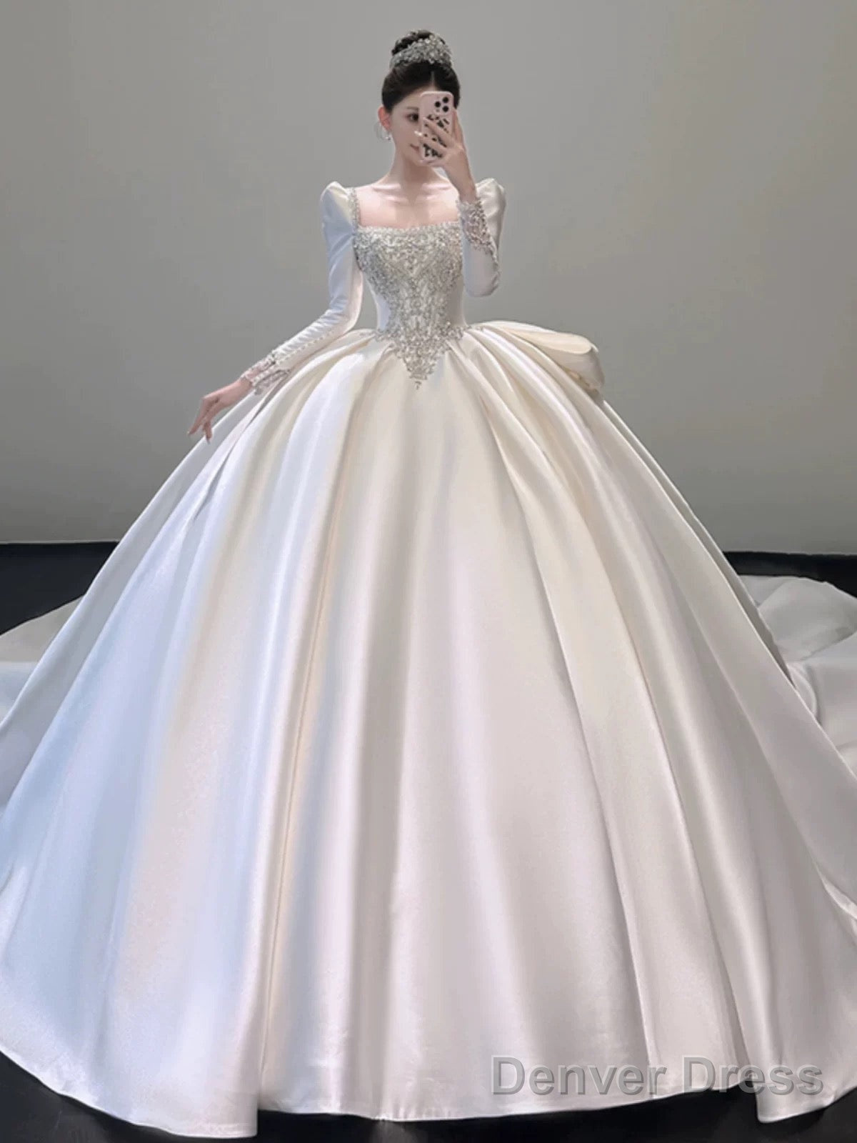 Classy Ball Gowns Square Neckline Long Sleeves Sequin White Wedding Dress Brides Dresses