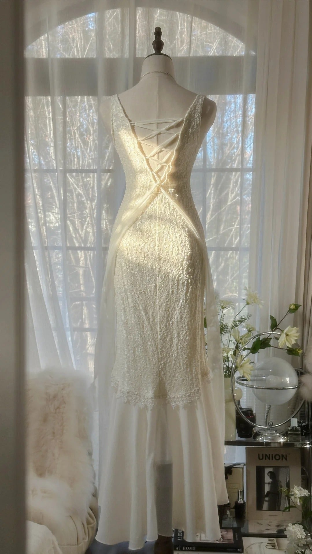 Clean And Elegant White V-Neck Lace Beaded Mermaid Long Prom Dresses Secondary image