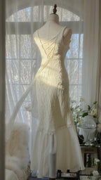 Clean And Elegant White V-Neck Lace Beaded Mermaid Long Prom Dresses