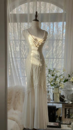 Clean And Elegant White V-Neck Lace Beaded Mermaid Long Prom Dresses