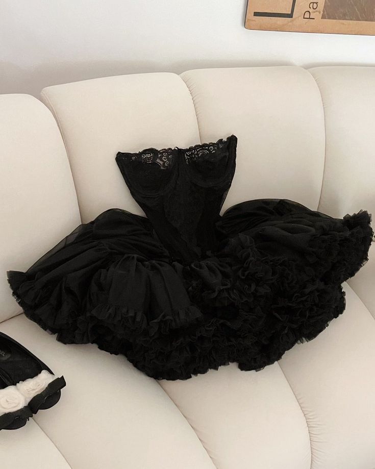 Cute Ball Gowns Strapless Black Ruffles Lace Homecoming Dresses Short Birthday Outfits Main image