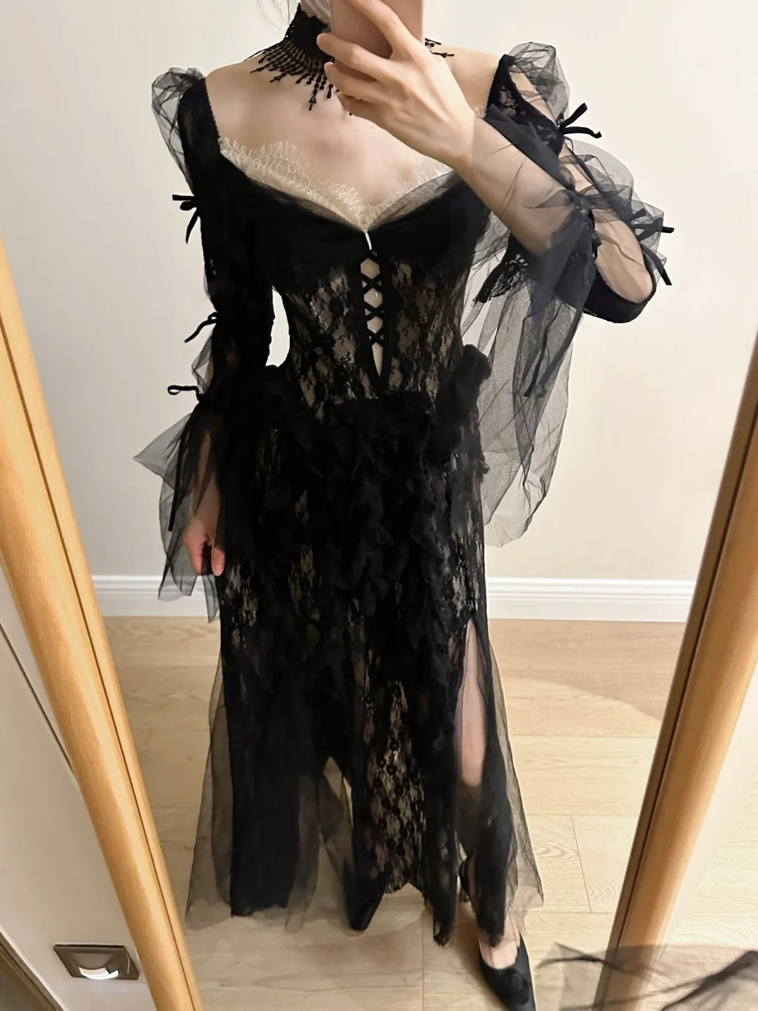 Dark Vintage Black Long Sleeve High-Slit Lace Tulle Prom Dresses Evening Dresses Secondary image