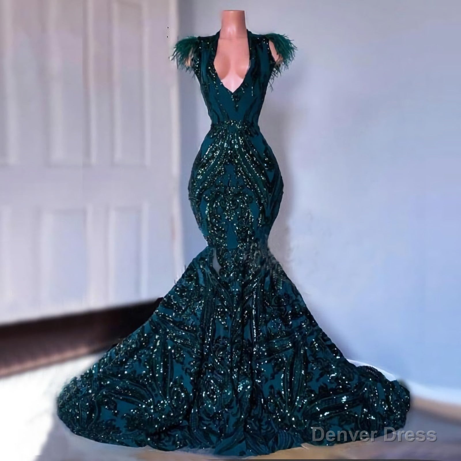 Dark Green Sequined Mermaid Prom Dresses, 2025 For African Black Girls Court Train Feather V Neck Sexy Formal Party Gowns Main image