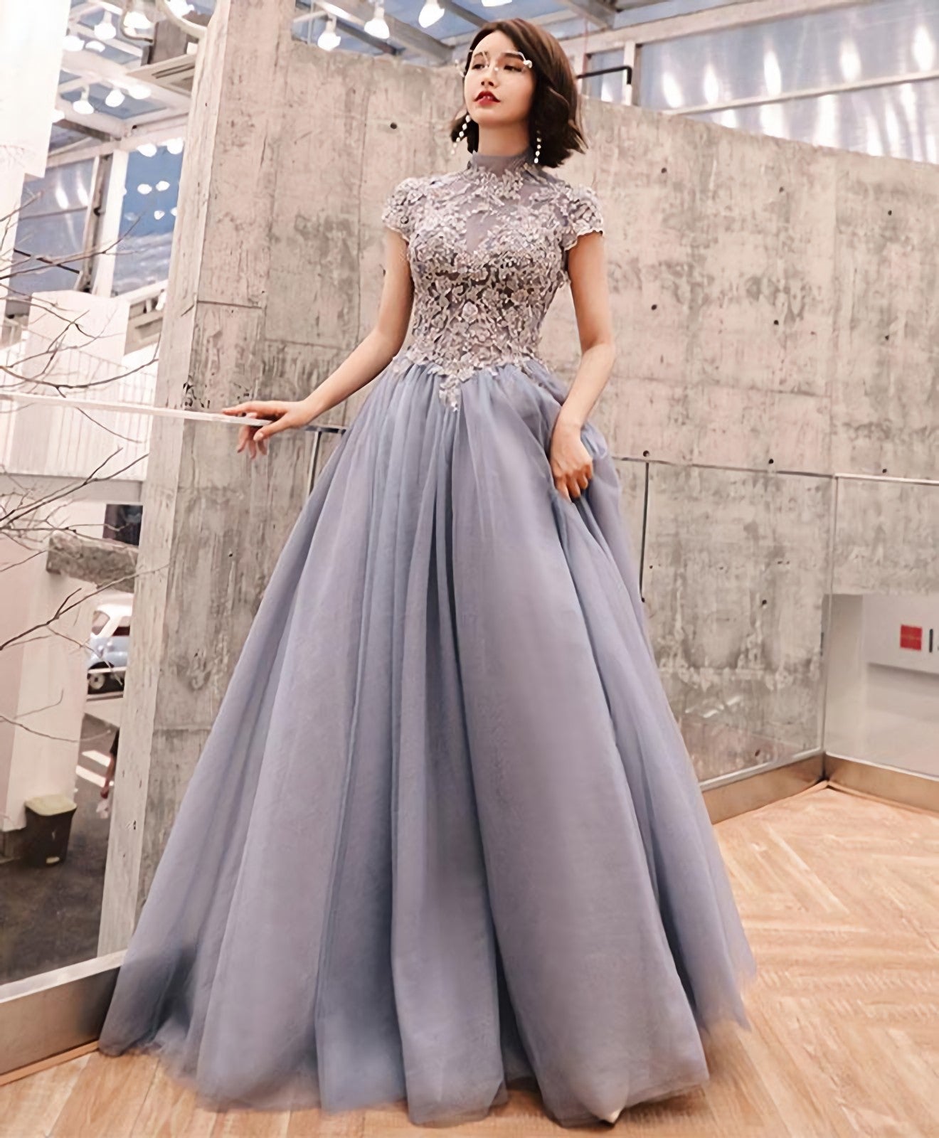 Gray Round Neck Tulle Lace Long Prom Dress