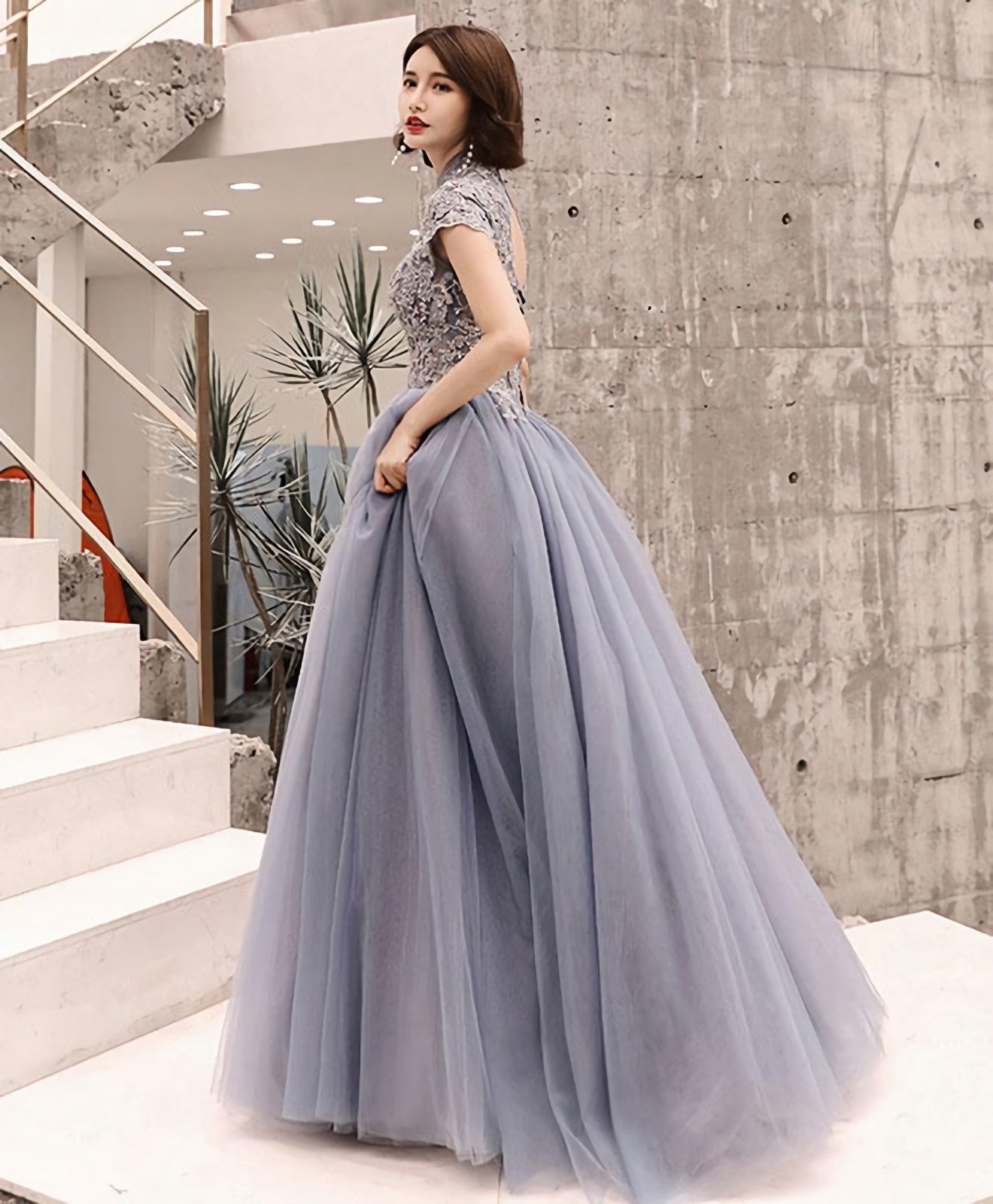 Gray Round Neck Tulle Lace Long Prom Dress