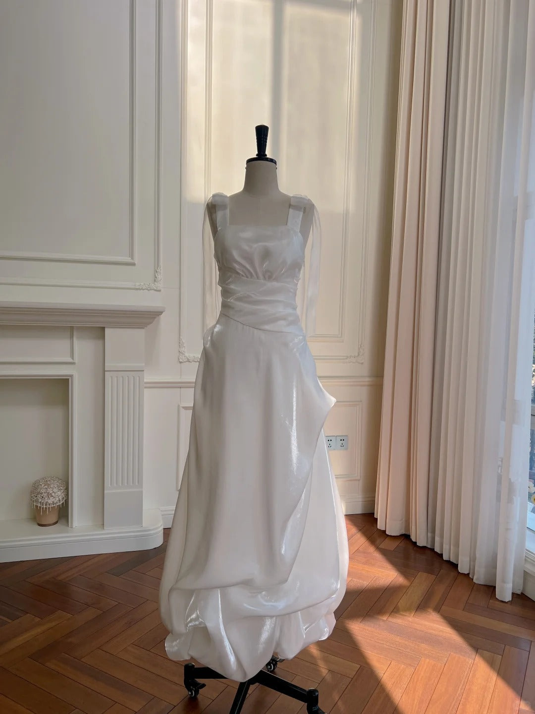 Elegant And Simple White Bud Square Neck Suspender Satin Prom Dresses Evening Dresses Bridesmaid Dresses