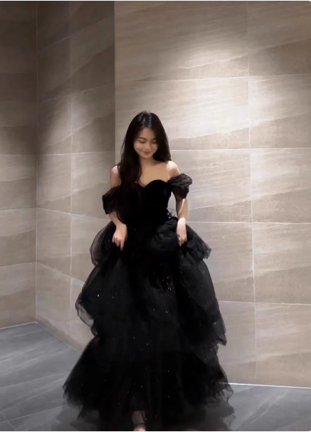 Elegant Black A-Line Off-The-Shoulder Shimmer Tiered Tulle Long Prom Dresses Evening Dresses