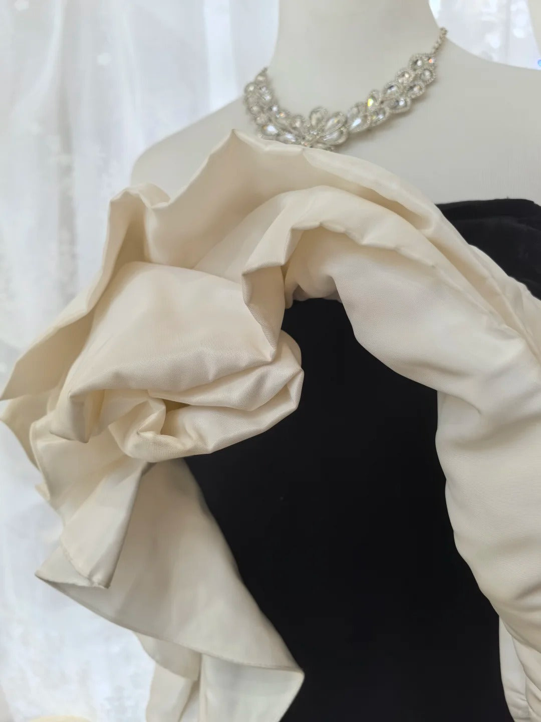 Elegant Black And White Color-Blocked Mermaid Strapless Velvet Satin Long Prom Dresses Evening Dresses
