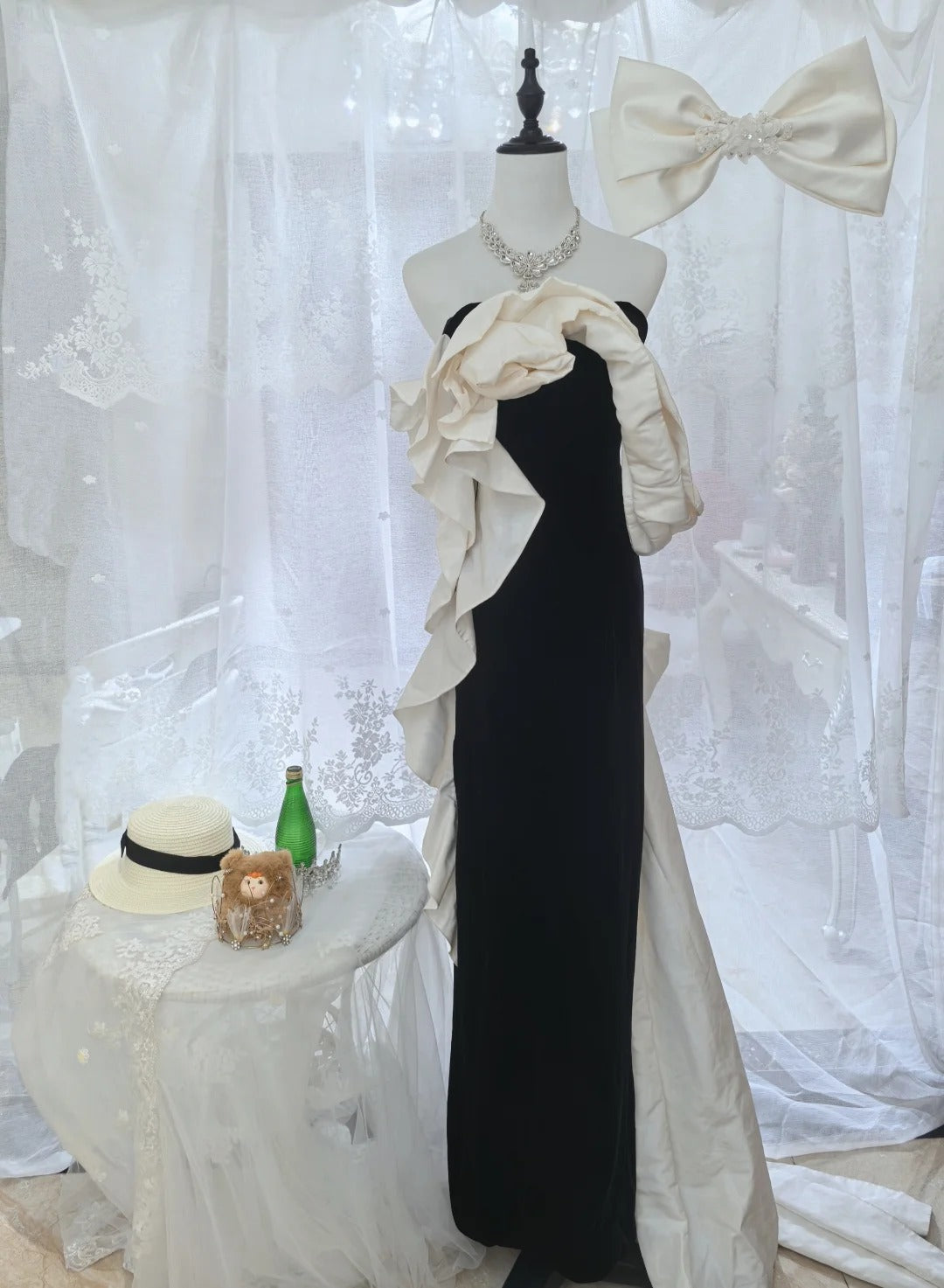 Elegant Black And White Color-Blocked Mermaid Strapless Velvet Satin Long Prom Dresses Evening Dresses Main image