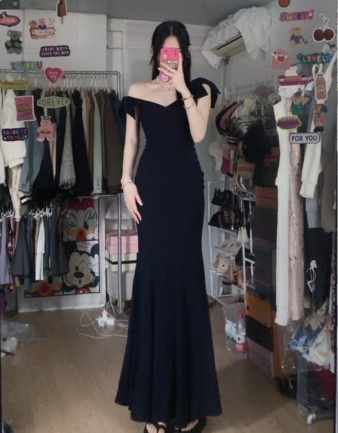 Elegant Black Mermaid V-Neck Bow Strap Satin Long Prom Dresses Evening Dresses Main image