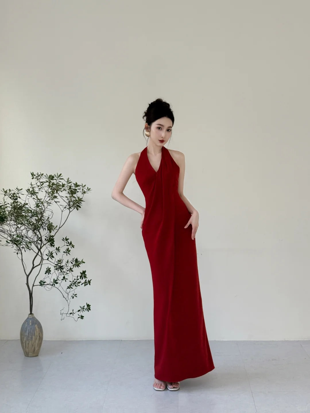 Elegant Burgundy Fitted Halter Neck Deep V-Neck Satin Long Prom Evening Dresses