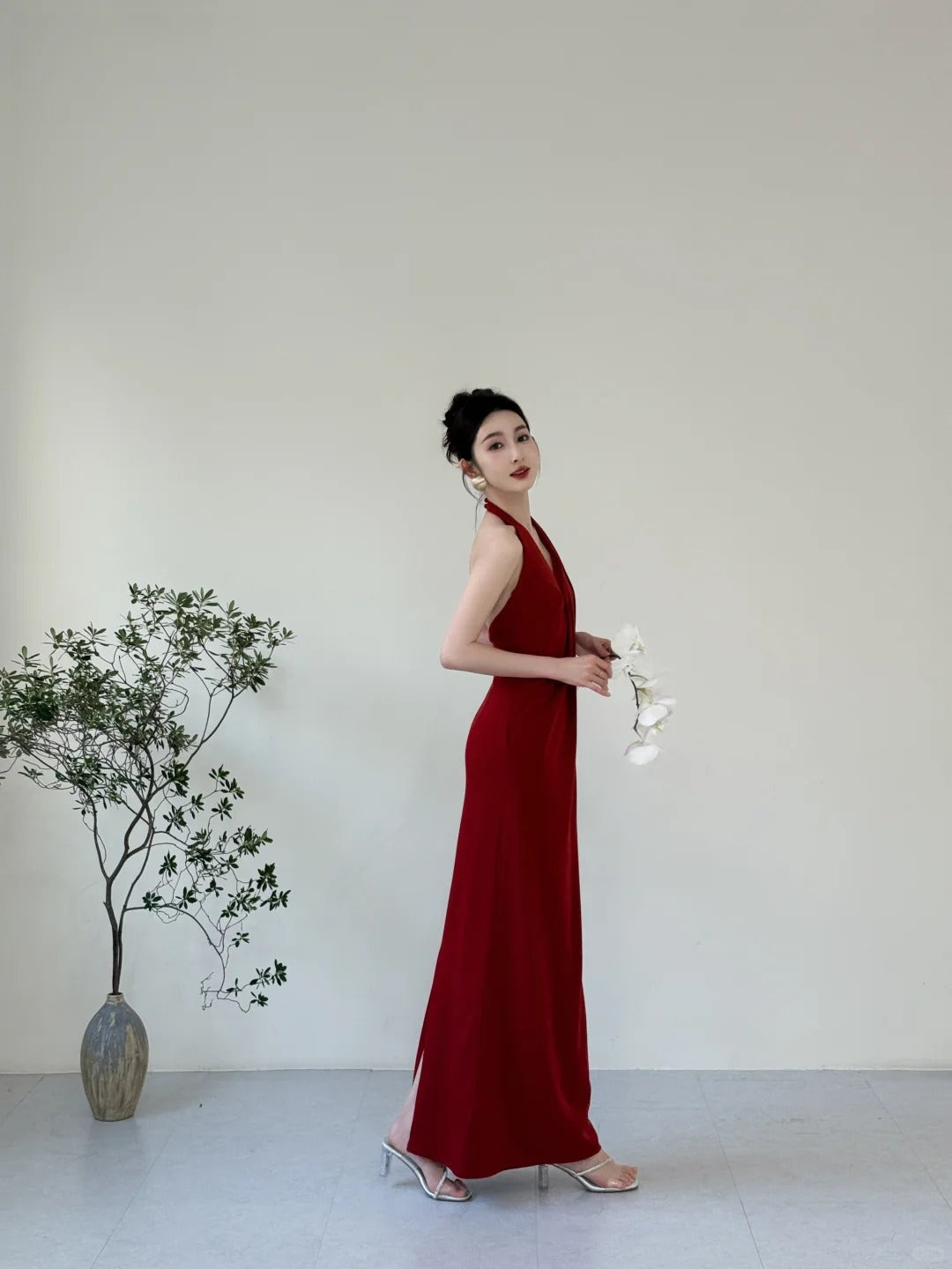 Elegant Burgundy Fitted Halter Neck Deep V-Neck Satin Long Prom Evening Dresses